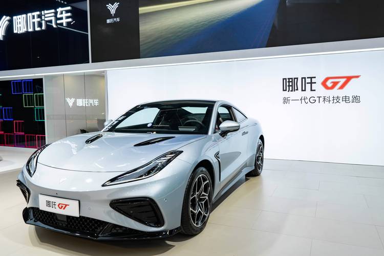 东莞117哪吒汽车在智能汽车领域的表现，领途汽车在新能源汽车市场中的影响力